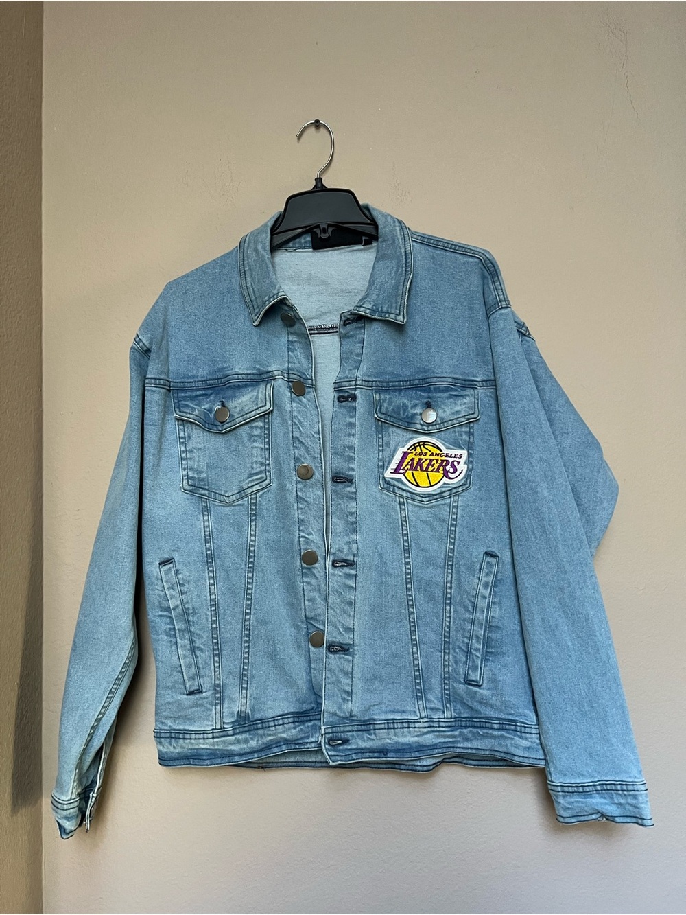 FISLL Men’s NBA Lakers Denim Jacket. Light Blue. Medium. New With Tags.